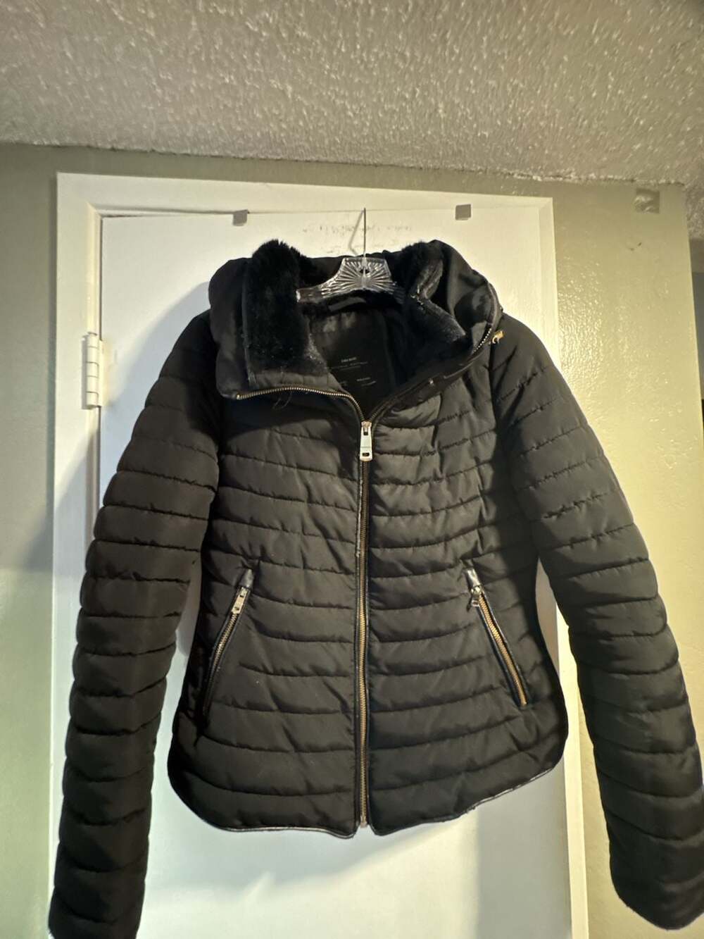 Zara Basic Outerwear Department Black Quilted Puffer Jacket with Faux Fur Hood s